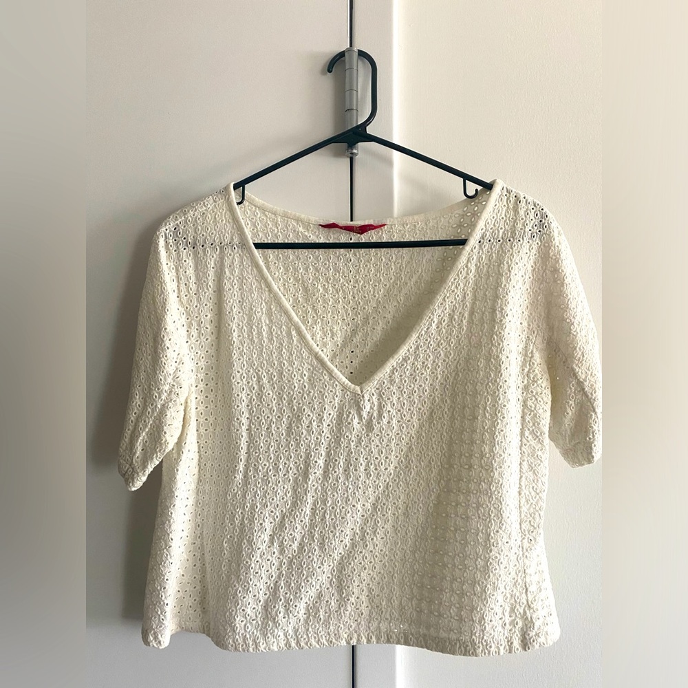 Tigerlily eyelet white V neck top - size 8